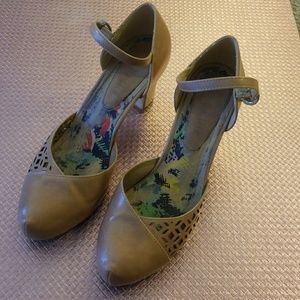 Chelsea Crew Mid Heel Shoes Size 39